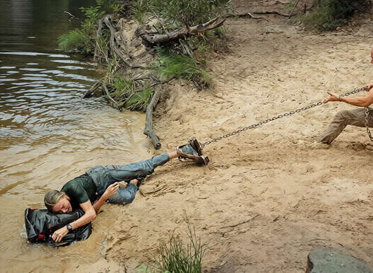 Apex: Charlize Theron bojuje o život, trailer srší energií | Fandíme filmu