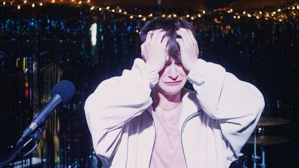 Our Hero, Balthazar: Černočerná komedie satirizuje školní střelbu | Fandíme filmu