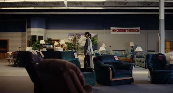 Backrooms: Nechutně znepokojivý horor v novém traileru leze pod kůži | Fandíme filmu