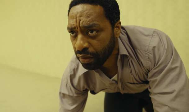 Backrooms: Nechutně znepokojivý horor v novém traileru leze pod kůži | Fandíme filmu