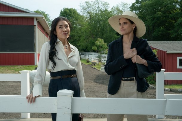 Sousedská tajemství: Seriál o okrádání boháčů zchudlým sousedem je zpátky | Fandíme serialům