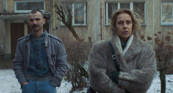 Hladovka: Když televizi obsadí ruští vojáci, rozhodne se hlasatelka stávkovat | Fandíme filmu