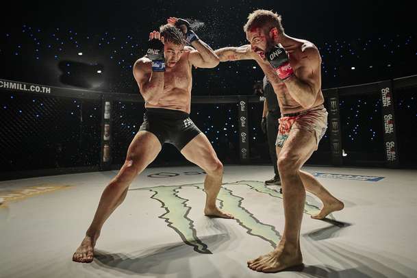 Beast: Pusťte si úvod MMA filmu, kde Russell Crowe vyrábí vítěze | Fandíme filmu