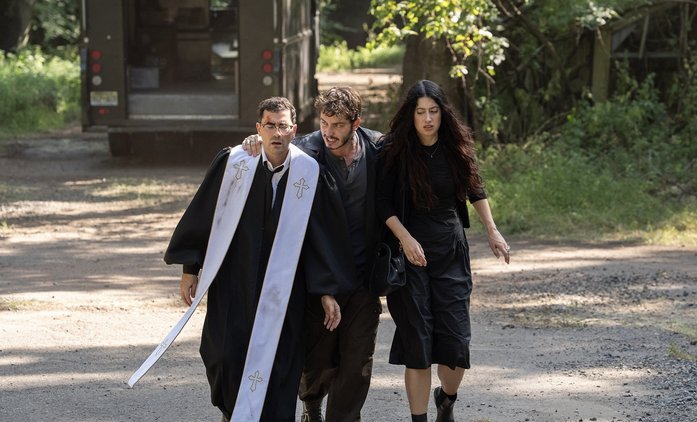 Jedna chyba za druhou: Prohnilý kněz se zaplete do potíží se zákonem | Fandíme seriálům