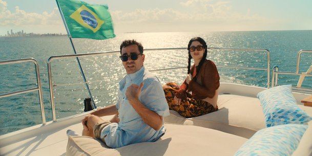 Jedna chyba za druhou: Prohnilý kněz se zaplete do potíží se zákonem | Fandíme serialům