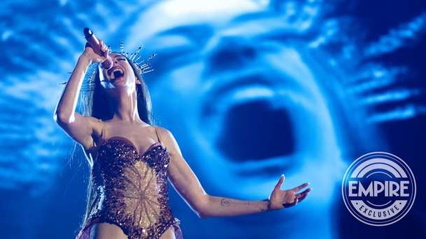 Mother Mary: Anne Hathaway jako gotická verze Taylor Swift sklízí chválu | Fandíme filmu