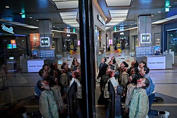 Colony: Zombíci se vyvinuli, v novém hororu tvoří dokonalé jednotky na smrt | Fandíme filmu