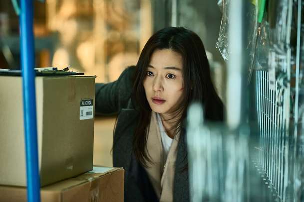 Colony: Zombíci se vyvinuli, v novém hororu tvoří dokonalé jednotky na smrt | Fandíme filmu