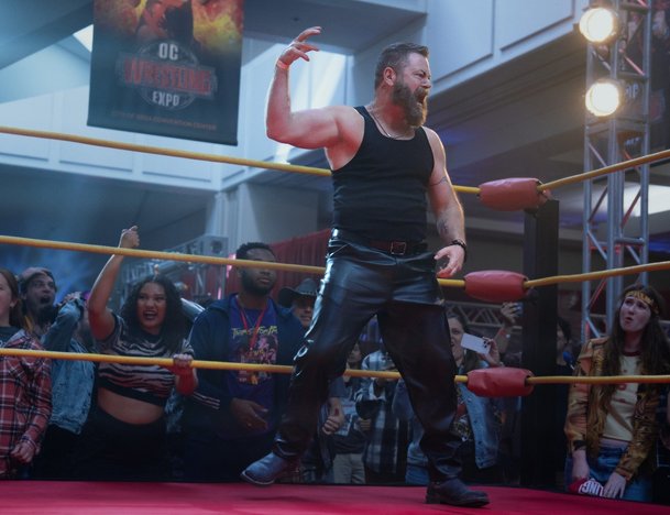 Margo má problém vyjít: Elle Fanning se v novém seriálu živí fotkami pro O.F. | Fandíme serialům