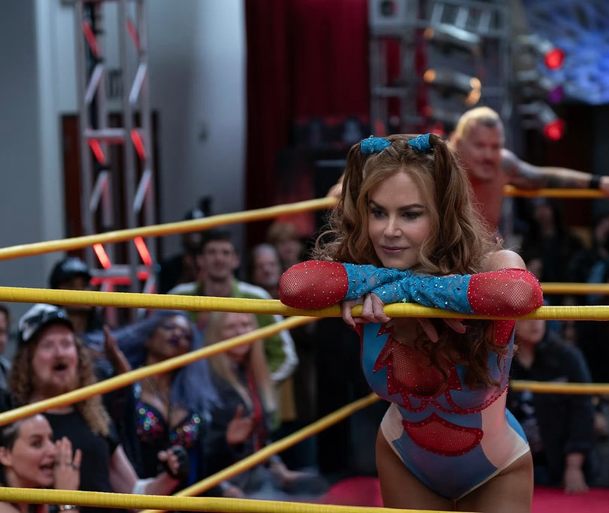 Margo má problém vyjít: Elle Fanning se v novém seriálu živí fotkami pro O.F. | Fandíme serialům