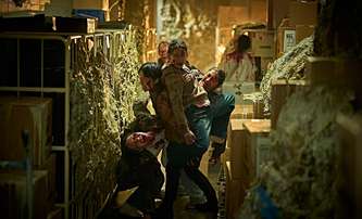 Colony: Zombíci se vyvinuli, v novém hororu tvoří dokonalé jednotky na smrt | Fandíme filmu