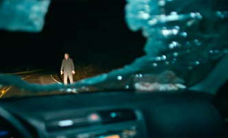 Pasažér: Trailer varuje před hrůzami, které s sebou přináší démonický stopař | Fandíme filmu