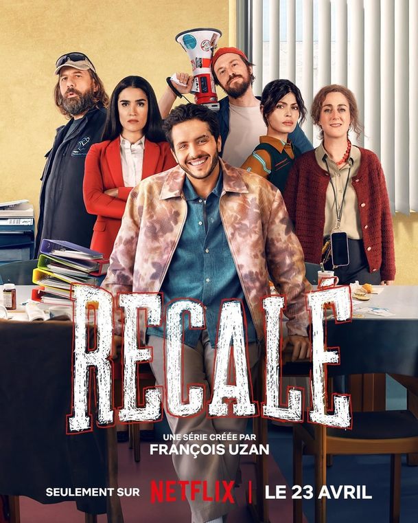 Propadání: V nové komedii od Netflixu zločinec v utajení učí školáky | Fandíme serialům