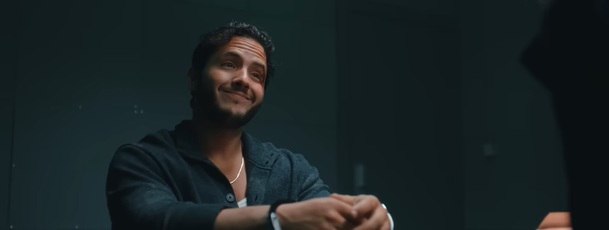 Propadání: V nové komedii od Netflixu zločinec v utajení učí školáky | Fandíme serialům