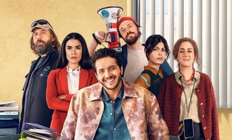 Propadání: V nové komedii od Netflixu zločinec v utajení učí školáky | Fandíme seriálům