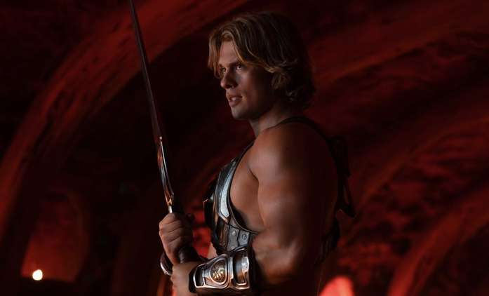 Vládci vesmíru se v novém traileru ohromně snaží, aby vypadali tuctově | Fandíme filmu