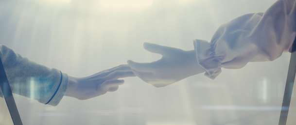 Den odhalení: Mimozemšťané vystrkují prstíky v nové upoutávce | Fandíme filmu