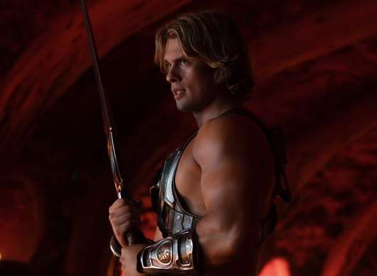 Vládci vesmíru se v novém traileru ohromně snaží, aby vypadali tuctově | Fandíme filmu