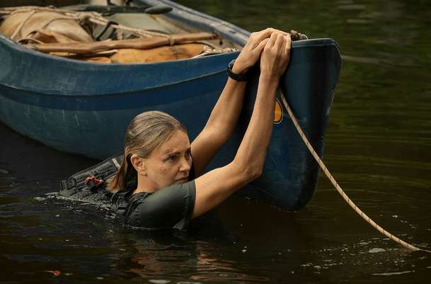 Apex: Na Netflix dorazil napínavý boj o přežití s Charlize Theron | Fandíme filmu