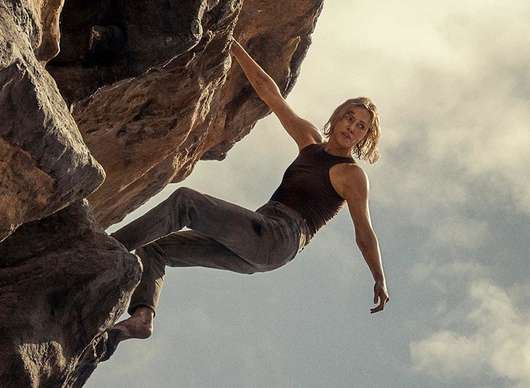 Apex: Na Netflix dorazil napínavý boj o přežití s Charlize Theron | Fandíme filmu