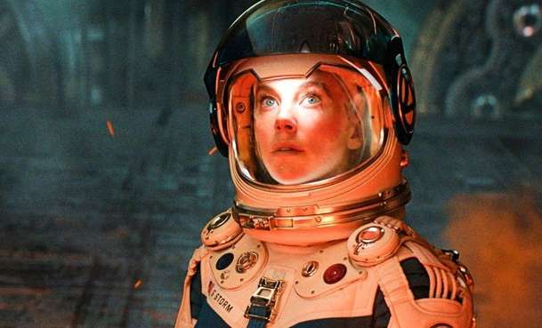 The Spacesuit: Vanessa Kirby míří do vesmíru a všechno se pokazí | Fandíme filmu