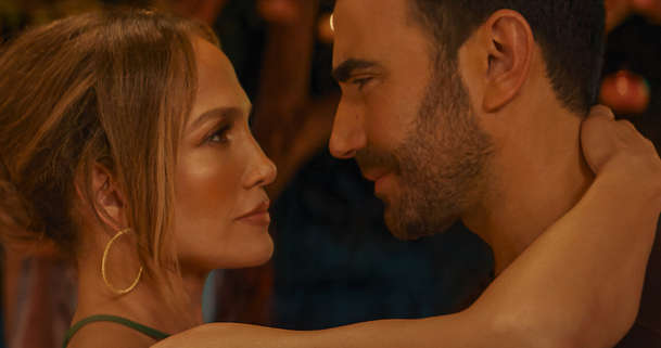 Pracovní romance: Jennifer Lopez v nové komedii prožívá žhavou lásku s podřízeným | Fandíme filmu