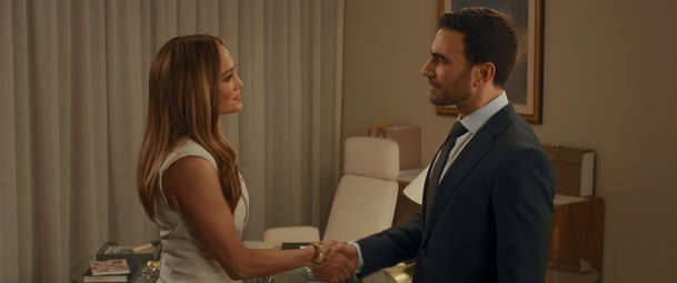 Pracovní romance: Jennifer Lopez v nové komedii prožívá žhavou lásku s podřízeným | Fandíme filmu