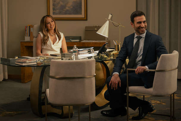 Pracovní romance: Jennifer Lopez v nové komedii prožívá žhavou lásku s podřízeným | Fandíme filmu