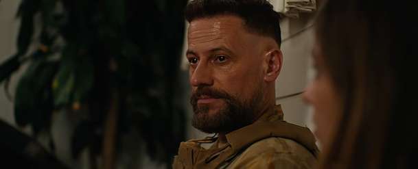 Seven Snipers: Elitní odstřelovačka Radha Mitchell zachraňuje dceru v akčním thrilleru | Fandíme filmu