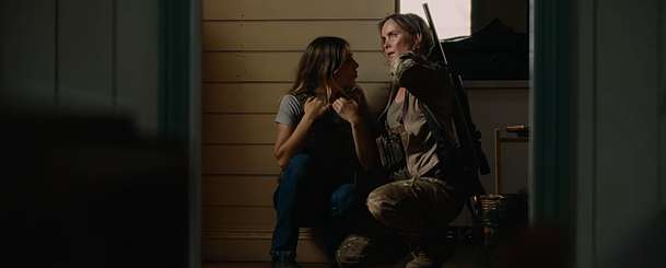 Seven Snipers: Elitní odstřelovačka Radha Mitchell zachraňuje dceru v akčním thrilleru | Fandíme filmu