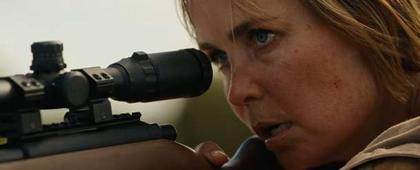 Seven Snipers: Elitní odstřelovačka Radha Mitchell zachraňuje dceru v akčním thrilleru | Fandíme filmu