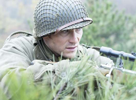 Lucky Strike: Scott Eastwood bojuje v Ardenách za 2. světové války | Fandíme filmu