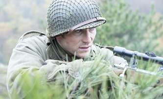 Lucky Strike: Scott Eastwood bojuje v Ardenách za 2. světové války | Fandíme filmu