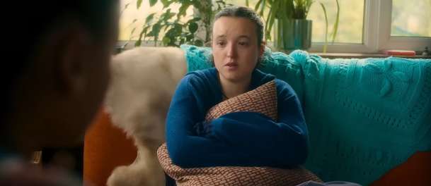 Sunny Dancer: Bella Ramsey v dojemném snímku vyráží na tábor pro mladé s rakovinou | Fandíme filmu