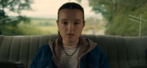 Sunny Dancer: Bella Ramsey v dojemném snímku vyráží na tábor pro mladé s rakovinou | Fandíme filmu