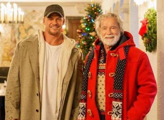The Man With The Bag: Schwarzenegger bude letos Santa | Fandíme filmu