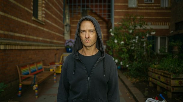 Vraždi všímavě: Černá komedie plná průšvihů se vrací na Netflix | Fandíme serialům
