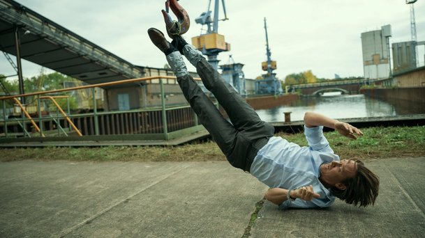 Vraždi všímavě: Černá komedie plná průšvihů se vrací na Netflix | Fandíme serialům