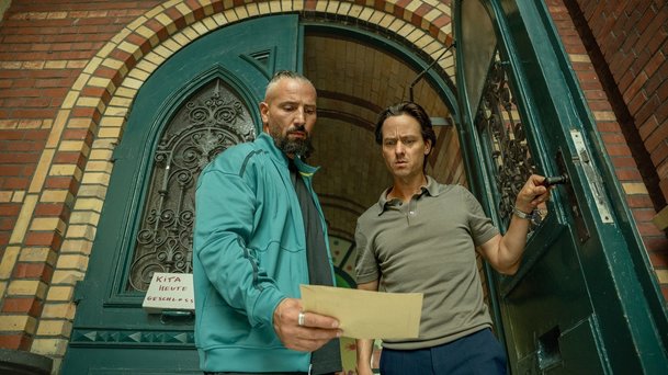 Vraždi všímavě: Černá komedie plná průšvihů se vrací na Netflix | Fandíme serialům
