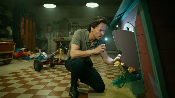 Vraždi všímavě: Černá komedie plná průšvihů se vrací na Netflix | Fandíme serialům