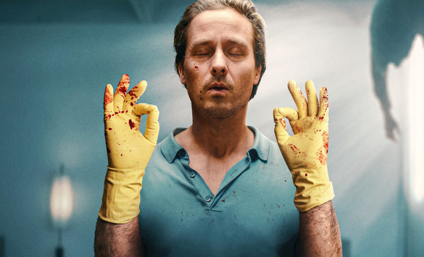 Vraždi všímavě: Černá komedie plná průšvihů se vrací na Netflix | Fandíme serialům