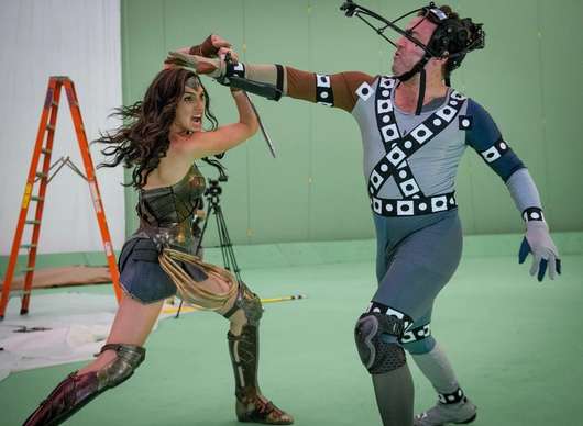 Bitcoin: Většinu filmu s Gal Gadot a Caseym Affleckem vytvoří AI | Fandíme filmu