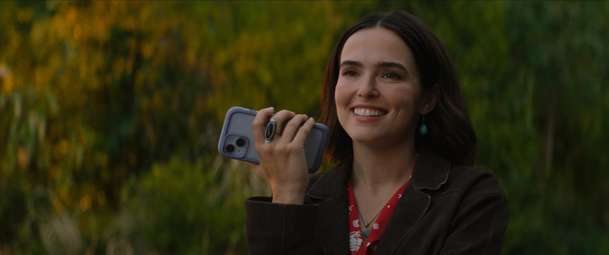 Hlasovky pro Isabelle: Netflix představuje novou romantickou komedii se Zoey Deutch | Fandíme filmu
