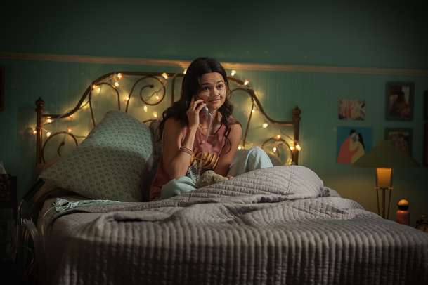 Hlasovky pro Isabelle: Netflix představuje novou romantickou komedii se Zoey Deutch | Fandíme filmu