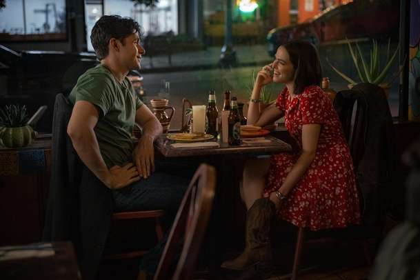 Hlasovky pro Isabelle: Netflix představuje novou romantickou komedii se Zoey Deutch | Fandíme filmu