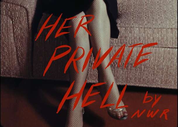 Her Private Hell: Mysteriózní thriller s neonovým vizuálem láká do spárů své nebezpečné krásy | Fandíme filmu