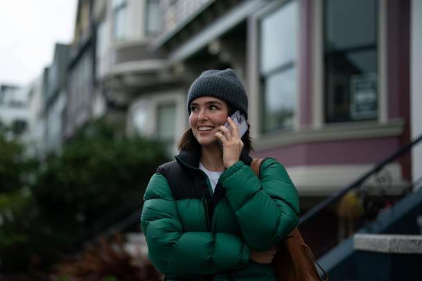Hlasovky pro Isabelle: Netflix představuje novou romantickou komedii se Zoey Deutch | Fandíme filmu