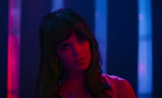 Her Private Hell: Mysteriózní thriller s neonovým vizuálem láká do spárů své nebezpečné krásy | Fandíme filmu