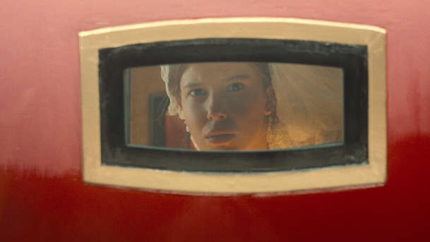 Enola Holmesová 3: První trailer rozjíždí pátrání po samém Sherlockovi | Fandíme filmu