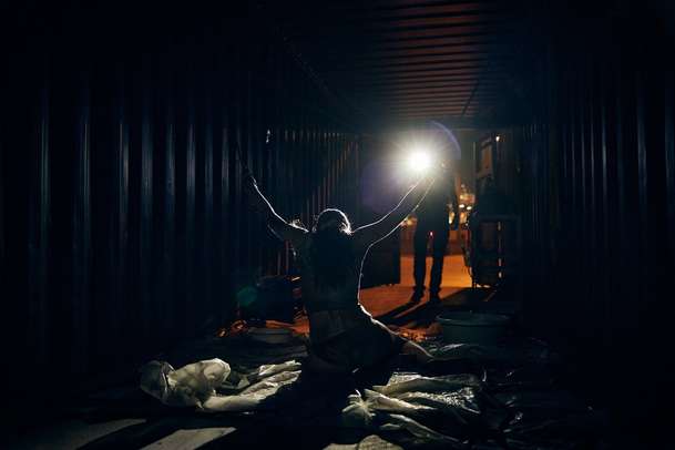 Poznamenaná: V thrilleru od Netflixu jde ženě bez paměti o holý život | Fandíme filmu